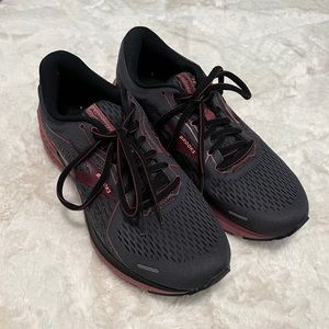 Brooks Womens Adrenaline GTS 21 running shoes 9.5 wide